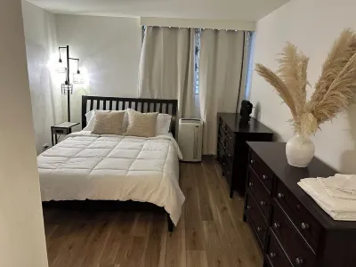 Cozy 3-bedroom apartment with WiFi in Centrally located Honolulu Salt Lake Hotels in Western Honolulu