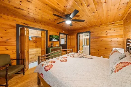 Cozy cabin centrally located with Wi-Fi ,hot tub, AC,  pool table, fire pit