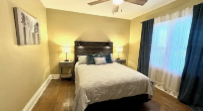 CLE Rock-n-Roll Apartment-CLE Clinic Long Term Stays Welcomed 謝克海茨酒店