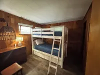 2 Bdrm Cozy Cottage #1 -Water Access and Dock on Lake Winnipesaukee - Meredith