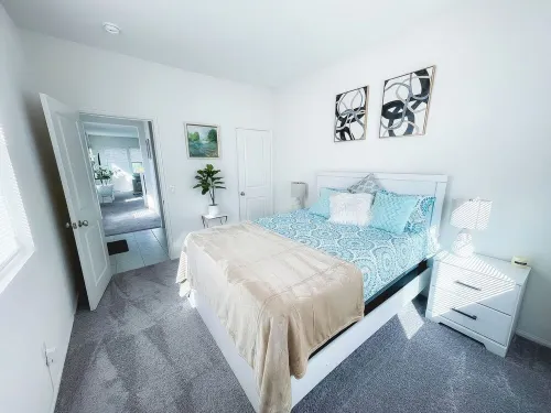 Charming 3-bedroom house with WiFi and AC in delightful Victorville