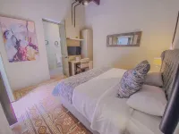 Enchanting suite with WiFi, King size-bed in Puebla. excellent location.