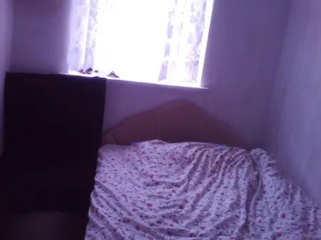 15 minutes from London underground station