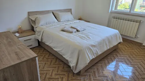 Spacious appartment with AC. Walking distance to castle and to Bolsena Lake.