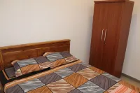 Jaffna Travel & Guest Inn: 2 AC Bedroom first floor AC house with free parking - balcony