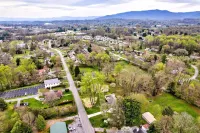 Brand new home - 5 min to ETSU - Comfort & Convenience