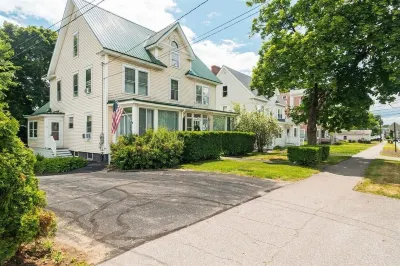 Historic Laconia Home near Lake Winni + Gunstock Hotel a 