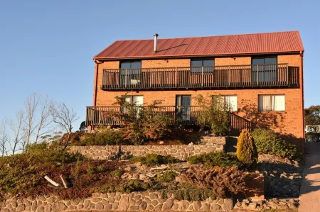 Spacious Alpine Escape with mountain & lake views