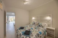 Large, bright and quiet with terrace, 3 bedrooms, 3 bathrooms, wifi.