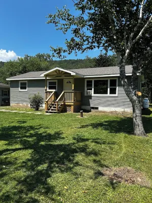 Charming 3-bedroom entire house in gorgeous Corning with WiFi