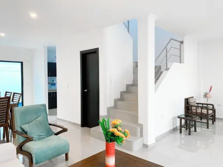 Family house close to CC DORADO residential area Отели в г. Кантон Дауле