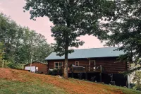 Hideout Haven- SPA-Firepit-Game Room-Outdoor Cinema-Dog Friendly-Near Wineries!