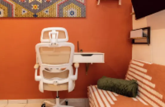 Free Parking, 6min->Beach & DWN, 950Mbps, KingBed, Laundry Service, PetsOK