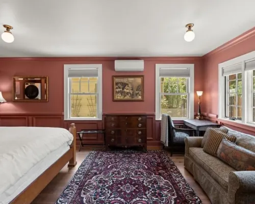 The Monarch - charming cottage in prime downtown Jacksonville w/AC + luxury bath Hotels in Jacksonville