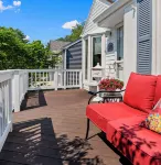 Modern Cozy Retreat Hotels in Clawson