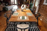 Peaceful Farm Cabin Getaway, 2BR w/ WiFi, AC & Sunrise Views