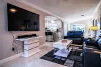 Spacious 4-bedroom Orlando Lakefront House w/ Pool near Downtown