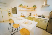 Modern & Elegant Studio Retreat