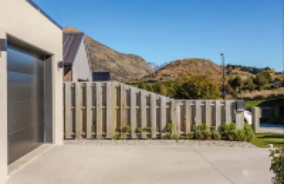 Charming Retreat – Breathtaking Mountain Views Hotels in Lake Hayes