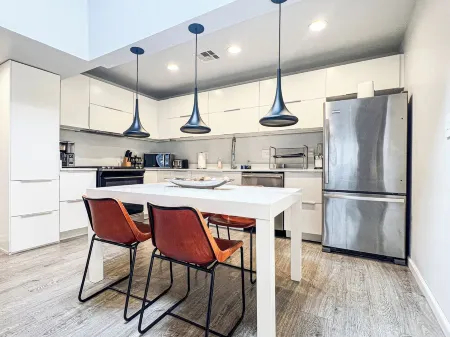 Bright 2BR Home Near LAX & SoFi - SH2 Отели рядом с достопримечательностью «Государственная зона отдыха Кеннет Хан»