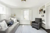 Renovated Bellport Village home 벨포트 호텔