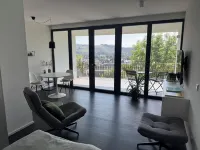 Chic apartment in a central location with a large balcony and views over the city 阿滕多恩住宿飯店