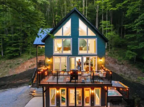 The Greenhouse with Indoor Slide close to Hocking Hills