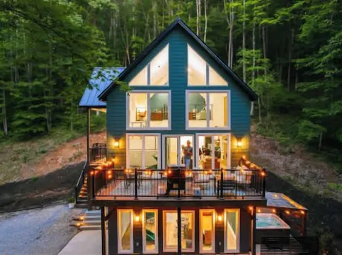 ザ グリーンハウス ウィズ インドア スライド クローズ トゥ ホッキング ヒルズ