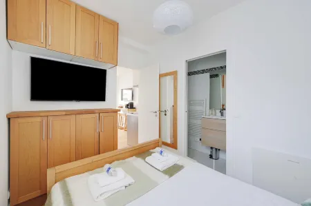 Charming apartment - 1BR-4P- Suresnes Отели в г. Сюрен