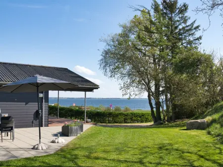 "Elissa" - 50m to the Fjord