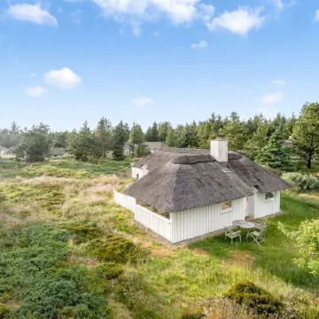 "Elenor" - 1.1km from the sea