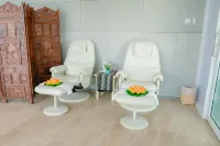 อ่าวฉลองวิลล่า รีสอร์ท แอนด์ สปา - ที่มีสปา