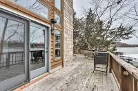 Private Dock, Lake Access! Multi-Level Ozarks Home - 3つ星