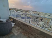 Modern 3 bedroom penthouse with Rooftop views