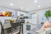M2-Bungalow Home Quiet & safe 3bedroom 2 bath Foot of the mountain Kingbed!