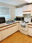 10min to Ferry.30 mins to airport. Family sized separate entrance.Pets-friendly.