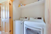 Airy Winter Park Gem w/ Private Outdoor Hot Tub! - Wifi
