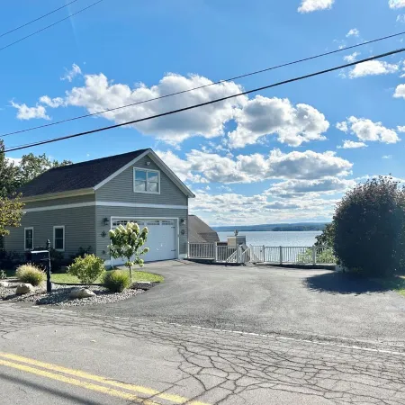 Your dream vacation on gorgeous Seneca Lake!! Luxury lakeside living!