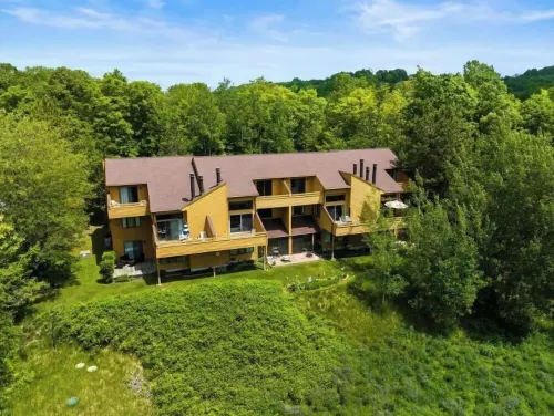 Trout Creek Resort/Golf/Pool/Hot Tub/Sauna/Pet Friendly Hotels in Pleasantview Township