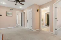 6 Br Family and Friends Retreat- Pool, Theatre, Walk to Notre Dame & Restaurants