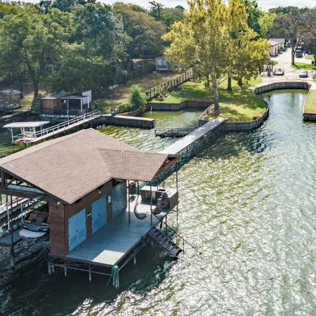 Amazing lakefront home with custom boat dock!