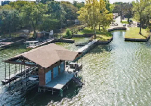 Amazing lakefront home with custom boat dock!