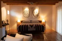 Peaceful Suite in Desert Inn- Black Mesa King Room