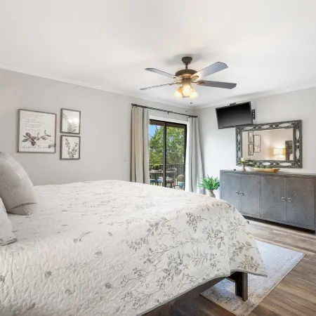 Blue Royale Retreat - Condo for 6