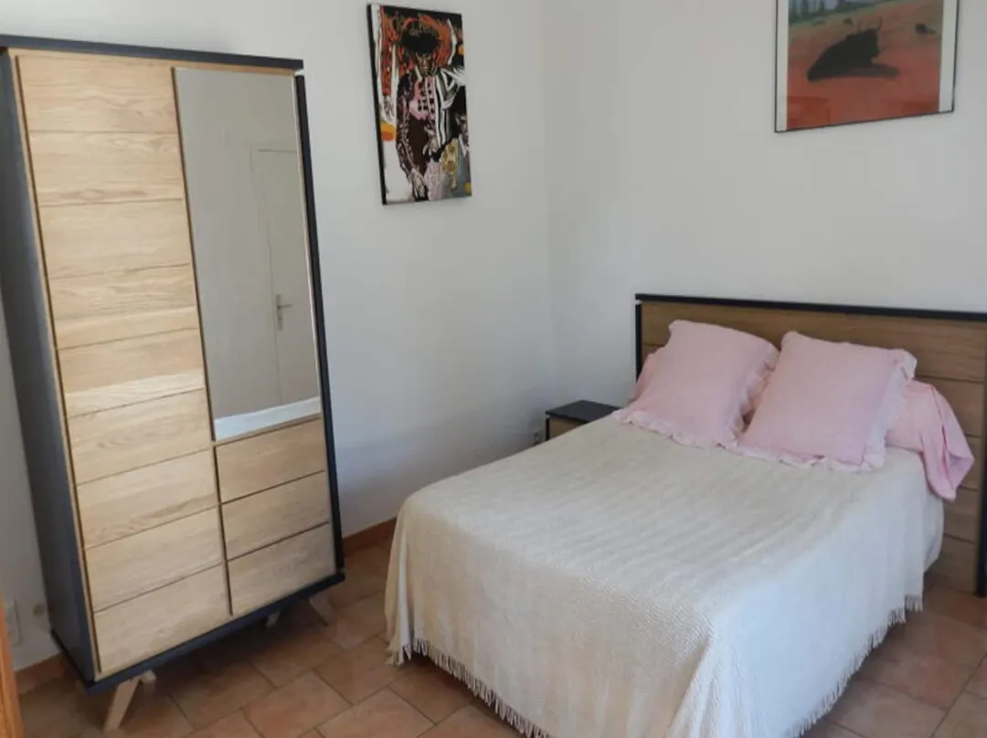 3 Rooms 4 People - Arles