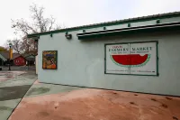 UC Davis 바로 맞은편에 위치한 잘 갖춰진 콘도!