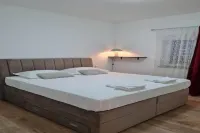 Luxury apartment Ani - Three Bedroom Apartment with terrace and Swimming pool - Wifi