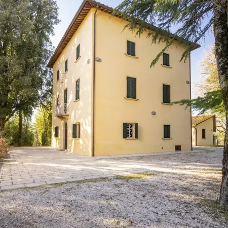 Apartment near Donatello Sculpture
