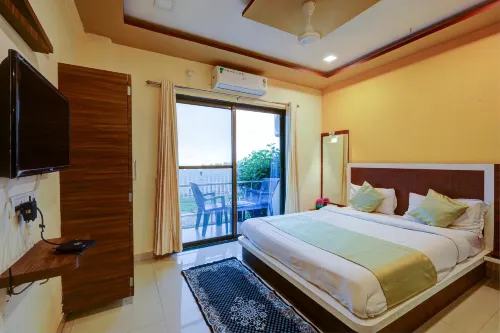 Evergreen Holidays Mahabaleshwar - parking