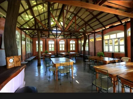 Sanita Cottage Отели рядом с достопримечательностью «Wat Chom Bung»